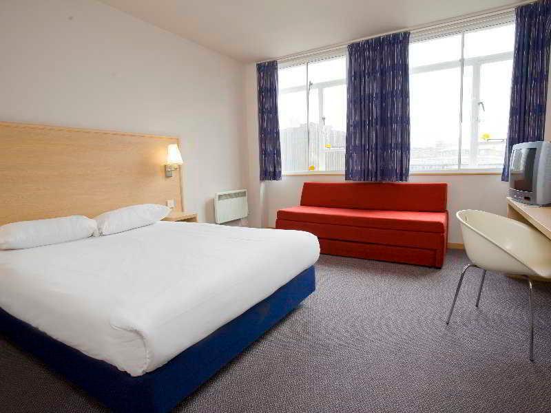 Travelodge Croydon Central Экстерьер фото