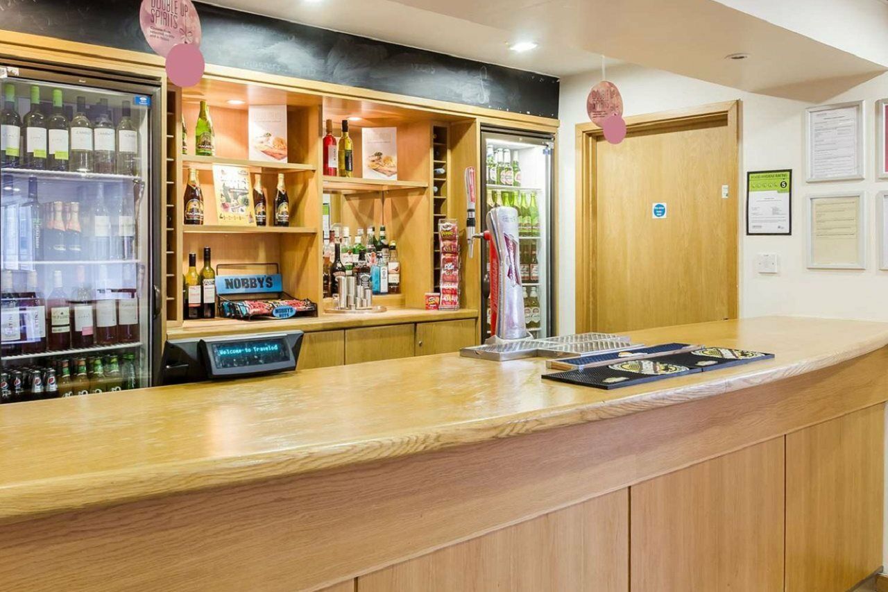 Travelodge Croydon Central Экстерьер фото